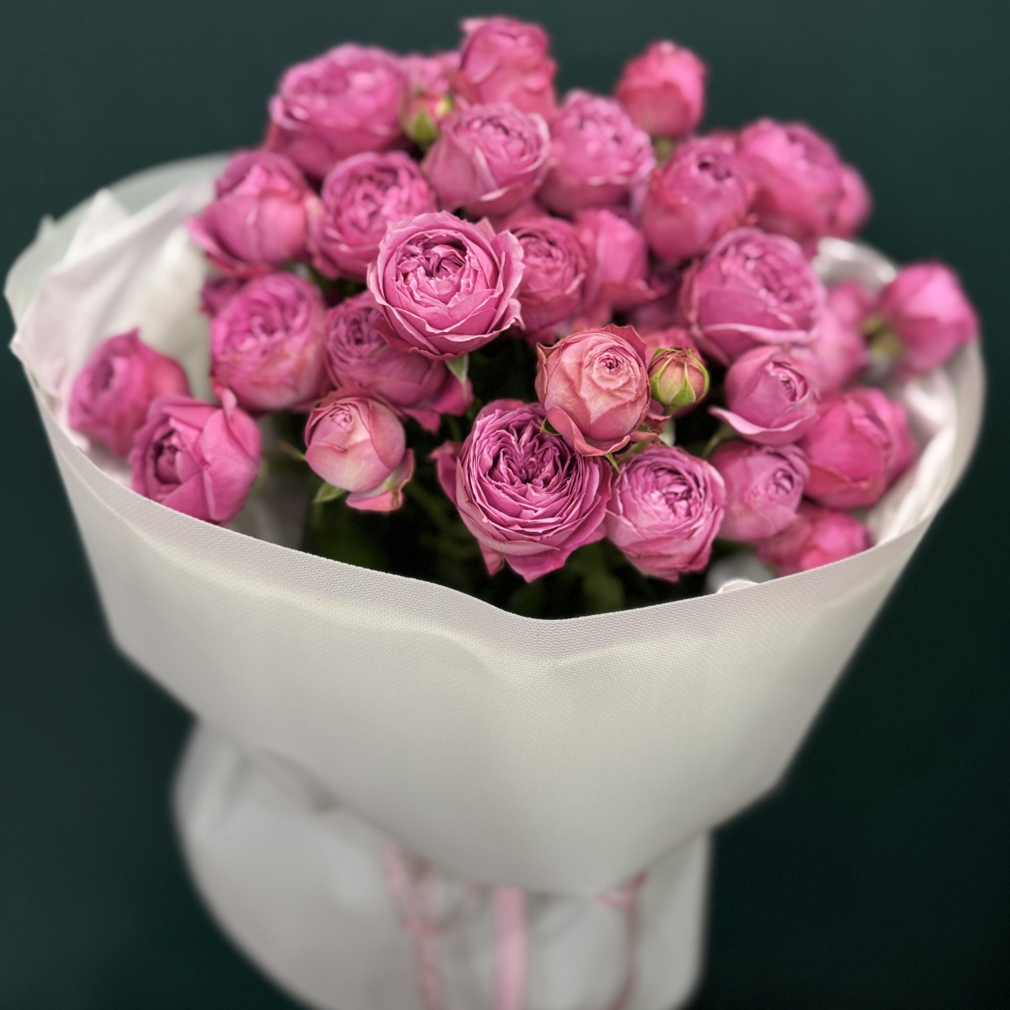 Моно-букет з кущових троянд BeGreen